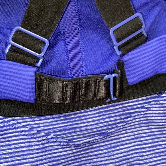 Lululemon Blue Stripped CrossBack Adjustable Strap size 6 - Picture 10 of 17